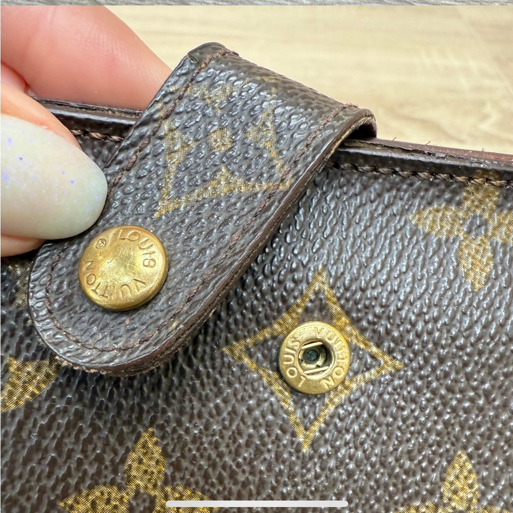 Louis SOLD ❤️Vuitton,❤️Compact zippered Brown Monogram Wallet
With COA , BOX - Picture 6 of 15
